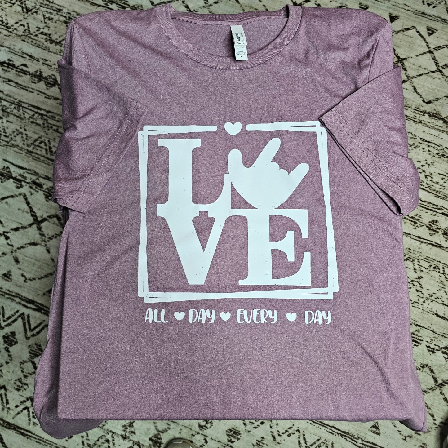 T-Shirt LOVE w/ ILU - All Day Every Day