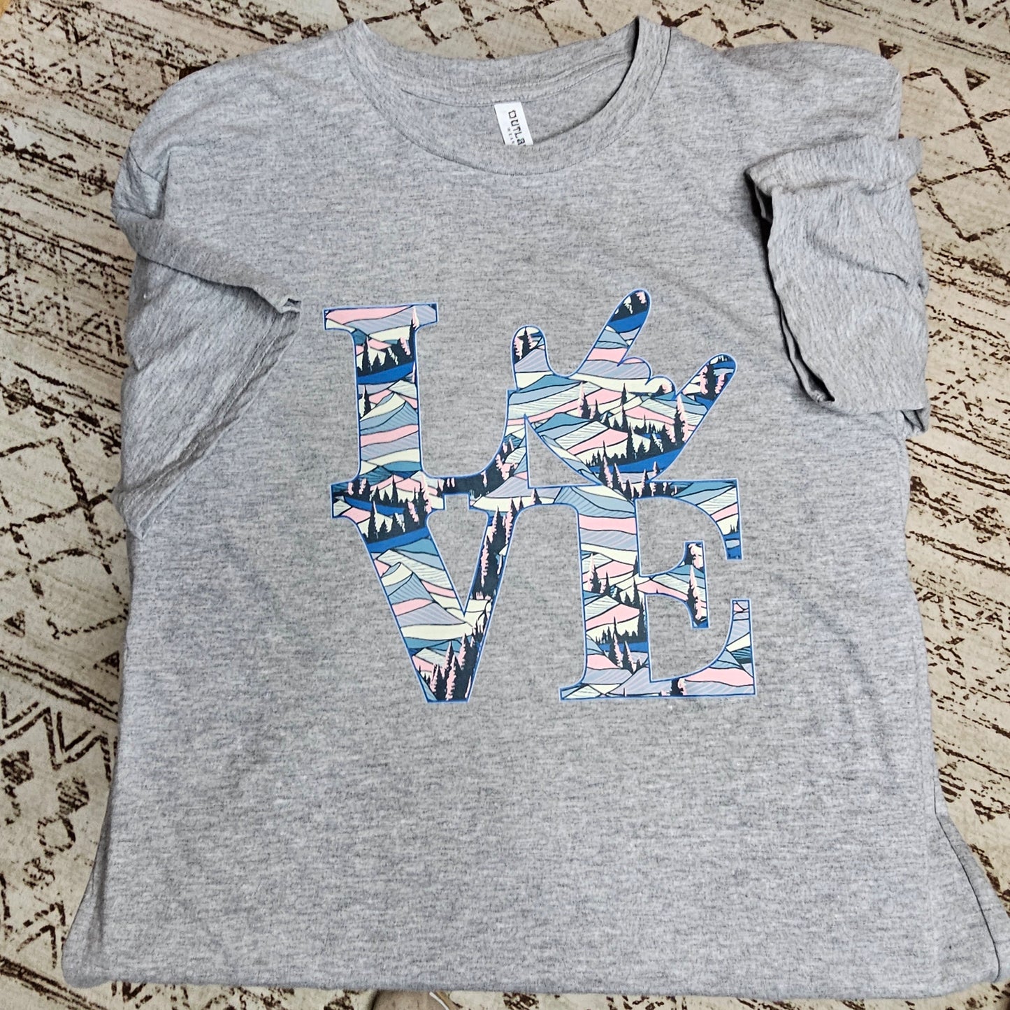 T-Shirt LOVE with ILU hand - Mountain/Pine