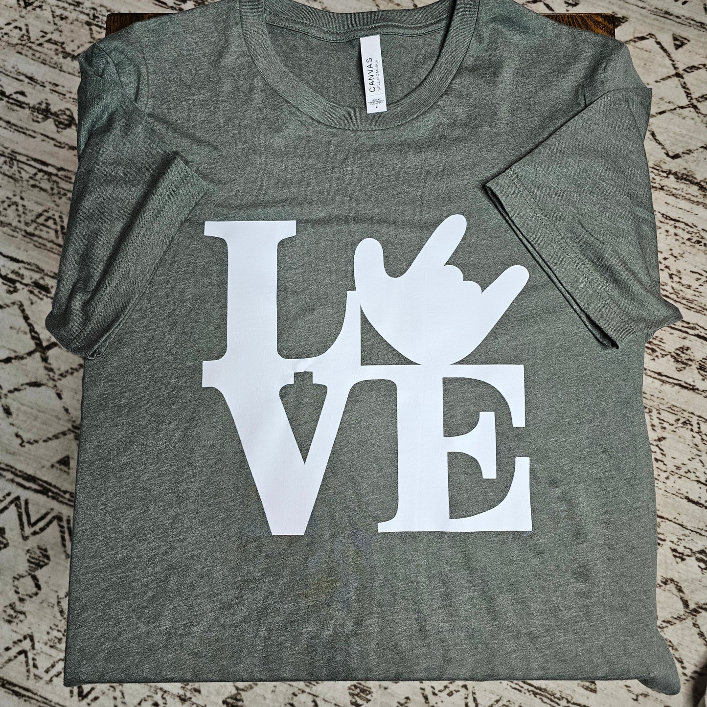 T-Shirt - LOVE w/ ILU Hand white print